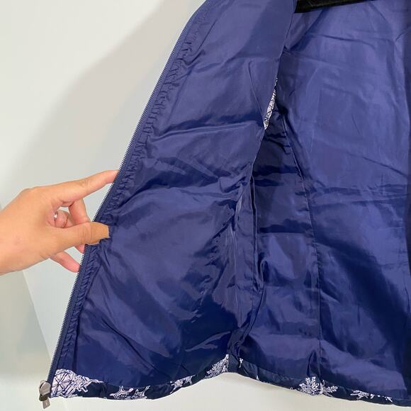 Lands' End Women's Navy Snowflakes Graphics Down Filled Vest Size S - Picture 6 of 9
